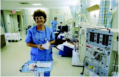 Nurse working in a kidney dialysis unit. (Custom Medical Stock Photo. Reproduced by permission.)